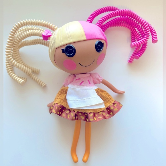 Lalaloopsy Silly Hair Doll named Scoops Waffle Cone - Picture 1 of 6